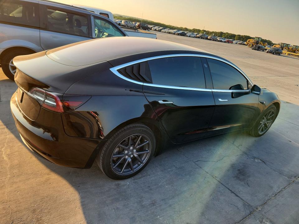 Продажа на аукционе авто 2018 Tesla Model 3, vin: 5YJ3E1EA2JF172376, номер лота: 63414176