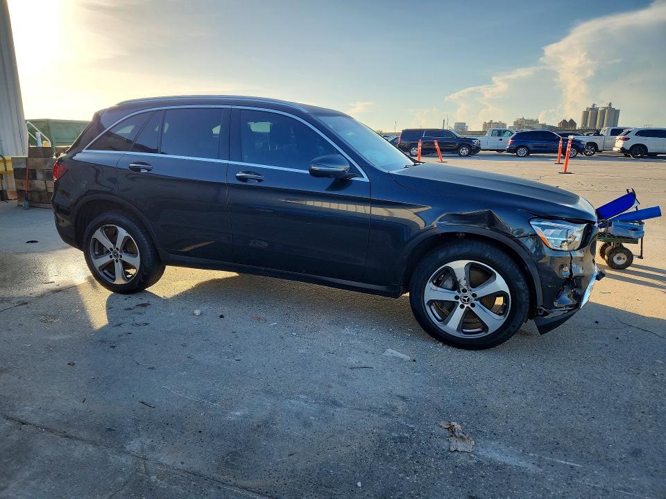 64121356 :رقم المزاد ، W1N0G8DB5NG117151 vin ، 2022 Mercedes-benz Glc مزاد بيع