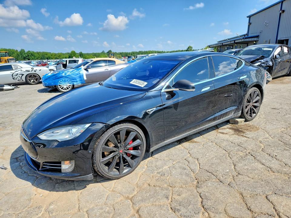 63656836 :رقم المزاد ، 5YJSA1H47FF083200 vin ، 2015 Tesla Model S مزاد بيع