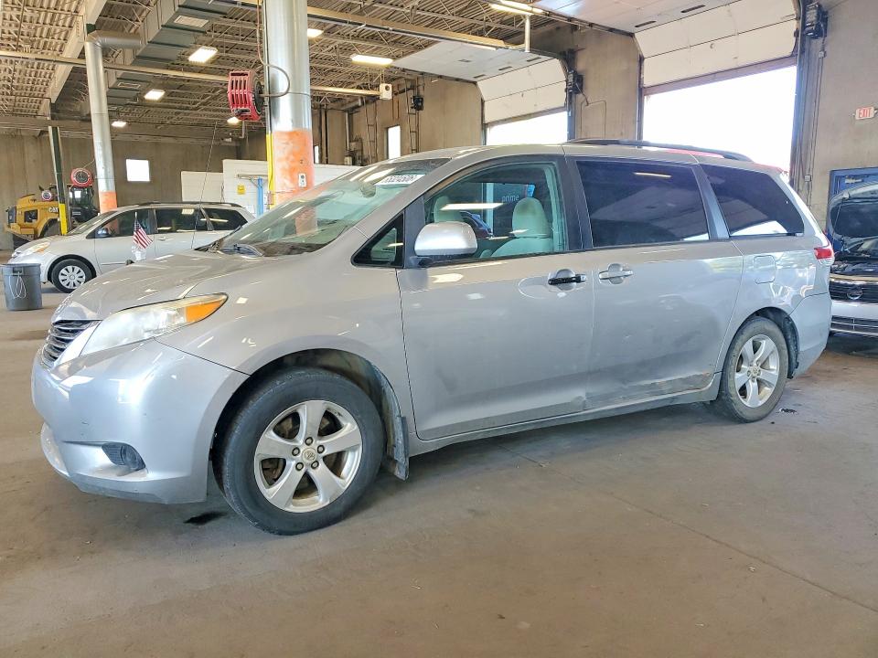 65324506 :رقم المزاد ، 5TDKK3DCXBS109929 vin ، 2011 Toyota Sienna مزاد بيع