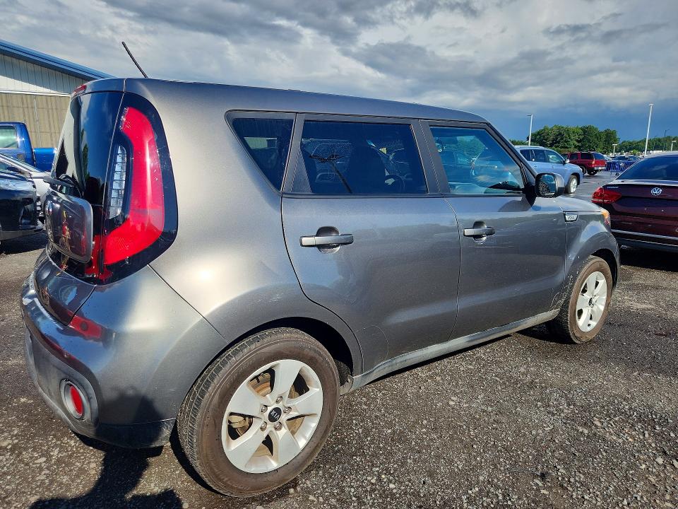 63930006 :رقم المزاد ، KNDJN2A22J7592110 vin ، 2018 Kia Soul مزاد بيع