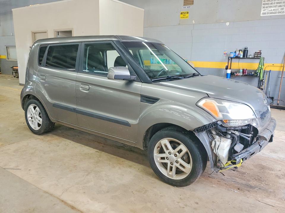 63834816 :رقم المزاد ، KNDJT2A29A7155887 vin ، 2010 Kia Soul مزاد بيع