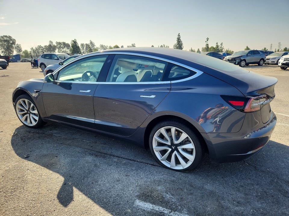 63592746 :رقم المزاد ، 5YJ3E1EA6JF171327 vin ، 2018 Tesla Model 3 مزاد بيع