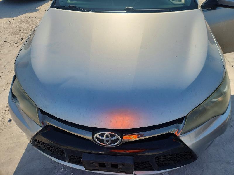 64100446 :رقم المزاد ، 4T1BF1FK7FU059209 vin ، 2015 Toyota Camry مزاد بيع