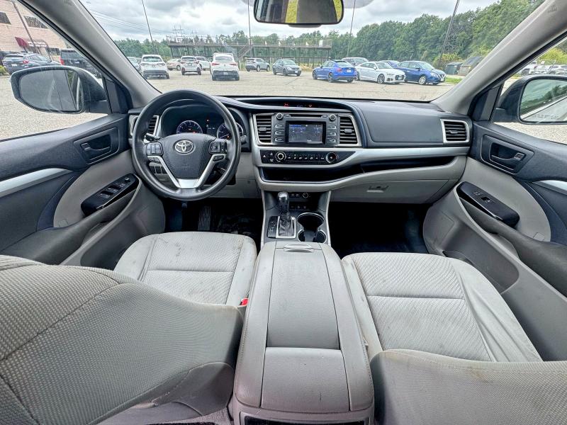 2018 Toyota Highlander მანქანა იყიდება აუქციონზე, vin: 5TDBZRFH7JS845989, აუქციონის ნომერი: 65688556