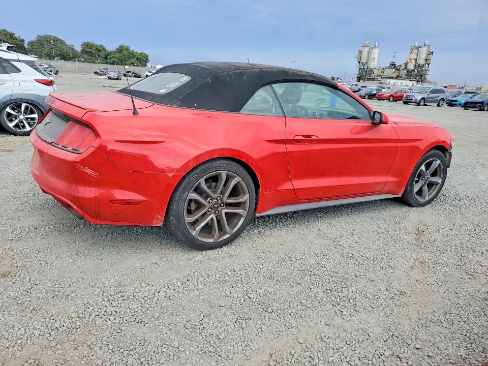 64225326 :رقم المزاد ، 1FATP8EMXF5331043 vin ، 2015 Ford Mustang مزاد بيع