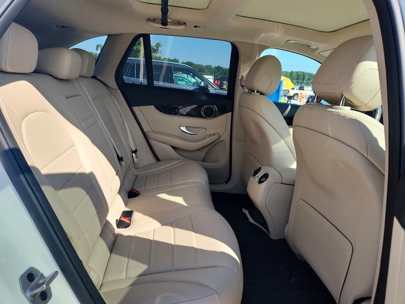 64416896 :رقم المزاد ، W1N0G8DB3NV382582 vin ، 2022 Mercedes-benz Glc مزاد بيع