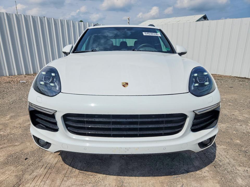 64038336 :رقم المزاد ، WP1AE2A2XHLA68929 vin ، 2017 Porsche Cayenne مزاد بيع