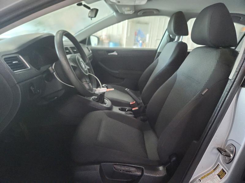 2011 Volkswagen Jetta მანქანა იყიდება აუქციონზე, vin: 3VW1K7AJ6BM392350, აუქციონის ნომერი: 64145536