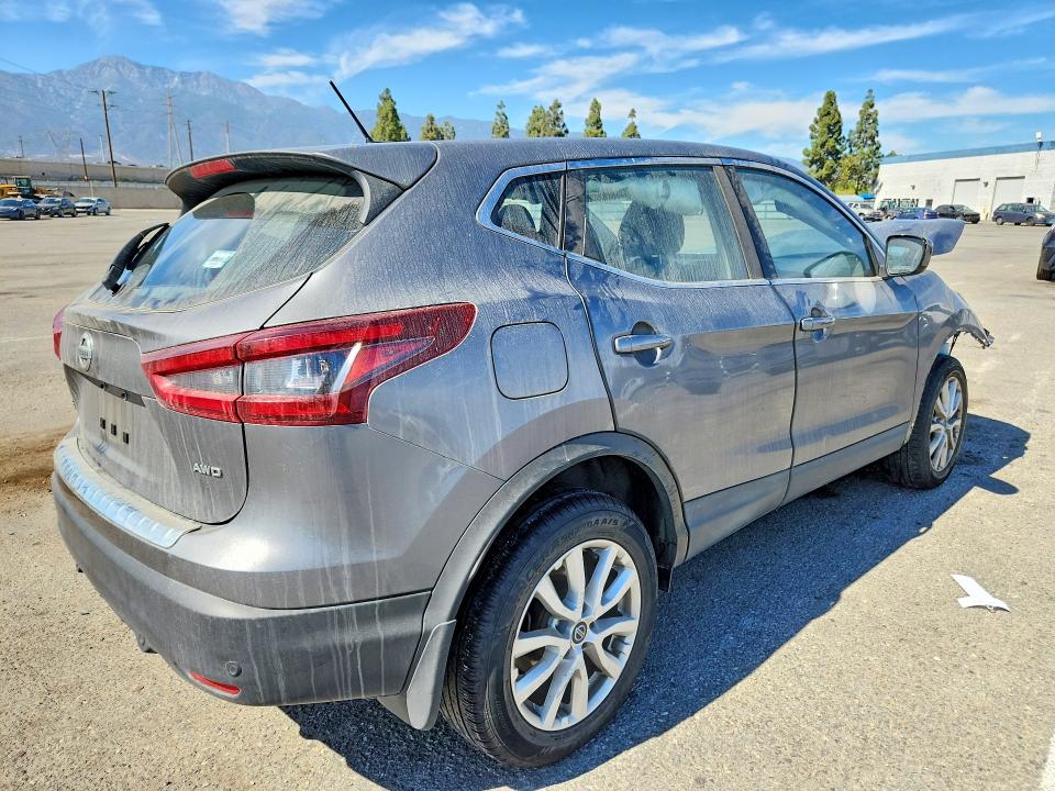 65533226 :رقم المزاد ، JN1BJ1CWXLW367052 vin ، 2020 Nissan Rogue Sport مزاد بيع