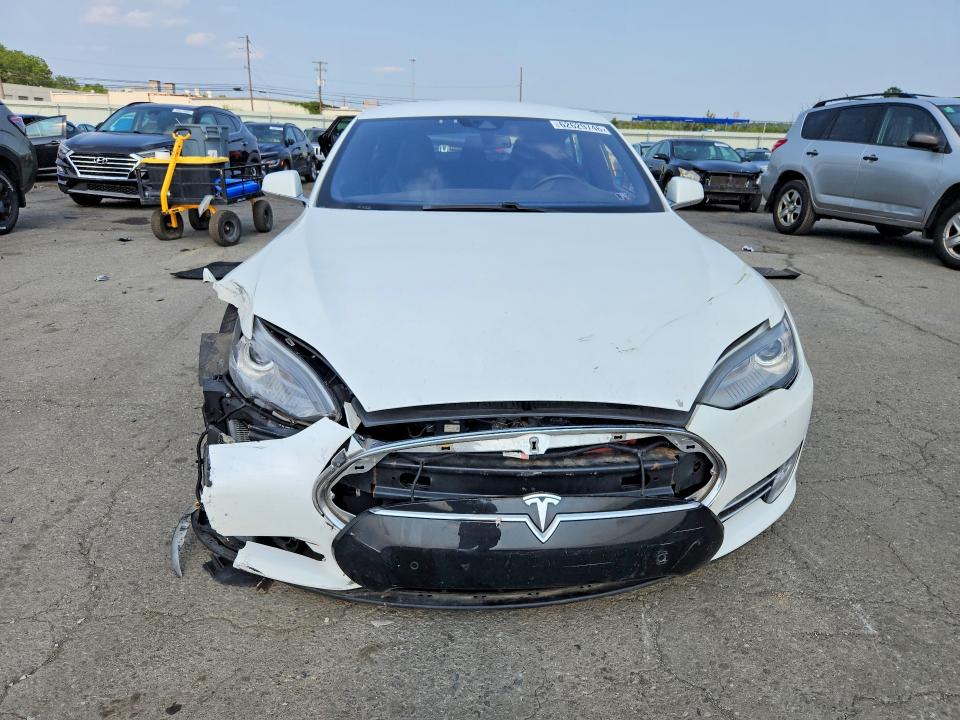 2015 Tesla Model S მანქანა იყიდება აუქციონზე, vin: 5YJSA1H49FF098040, აუქციონის ნომერი: 62629746