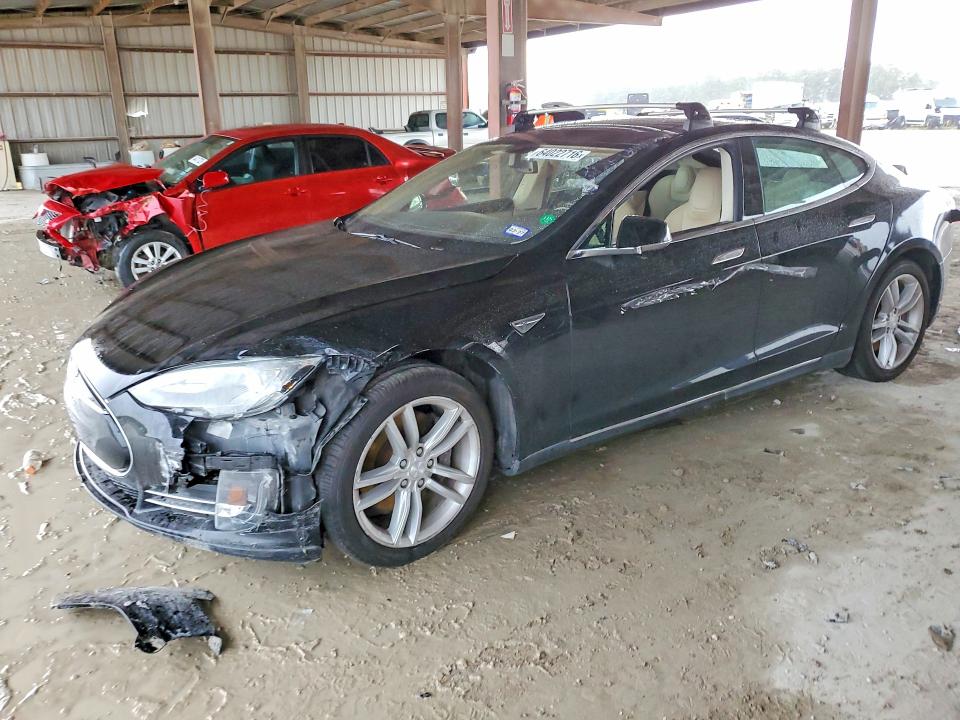 64022716 :رقم المزاد ، 5YJSA1S18EFP32872 vin ، 2014 Tesla Model S مزاد بيع