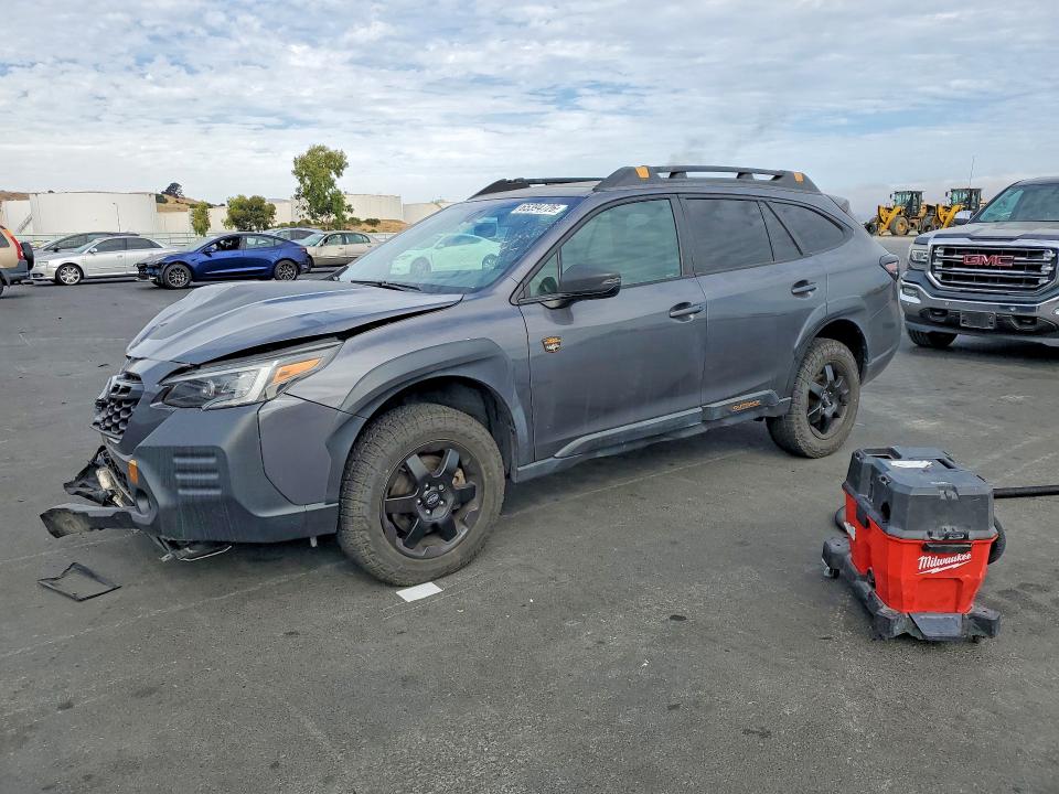 65394726 :رقم المزاد ، 4S4BTGUD1N3182993 vin ، 2022 Subaru Outback مزاد بيع