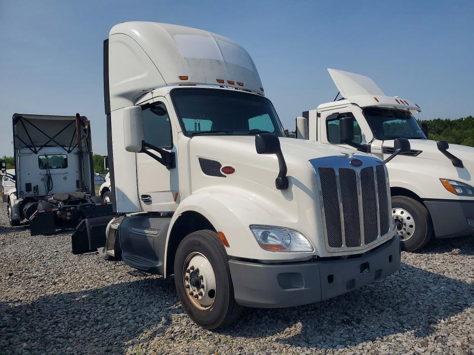 Продаж на аукціоні авто 2018 Peterbilt 579, vin: 1XPBA48X2JD478380, номер лоту: 61967866