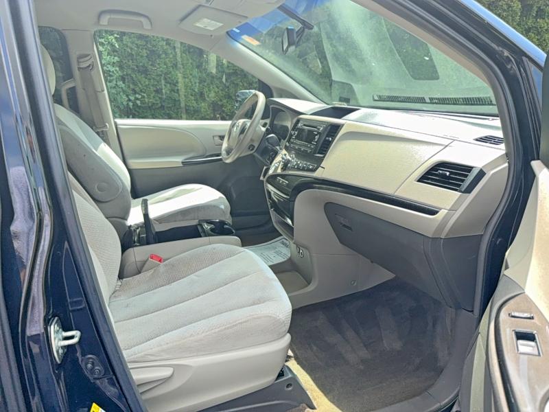 64401116 :رقم المزاد ، 5TDKK3DC7DS308522 vin ، 2013 Toyota Sienna مزاد بيع