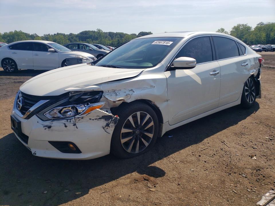 Продажа на аукционе авто 2017 Nissan Altima, vin: 1N4AL3AP3HC169292, номер лота: 62667816