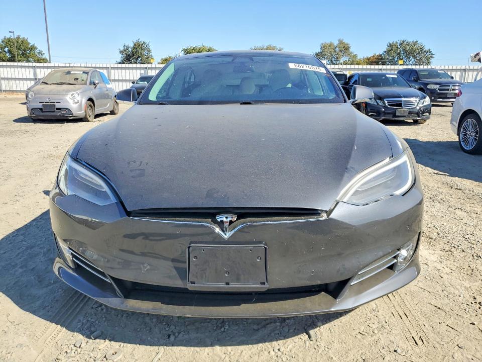 66216526 :رقم المزاد ، 5YJSA1E23KF302151 vin ، 2019 Tesla Model S مزاد بيع
