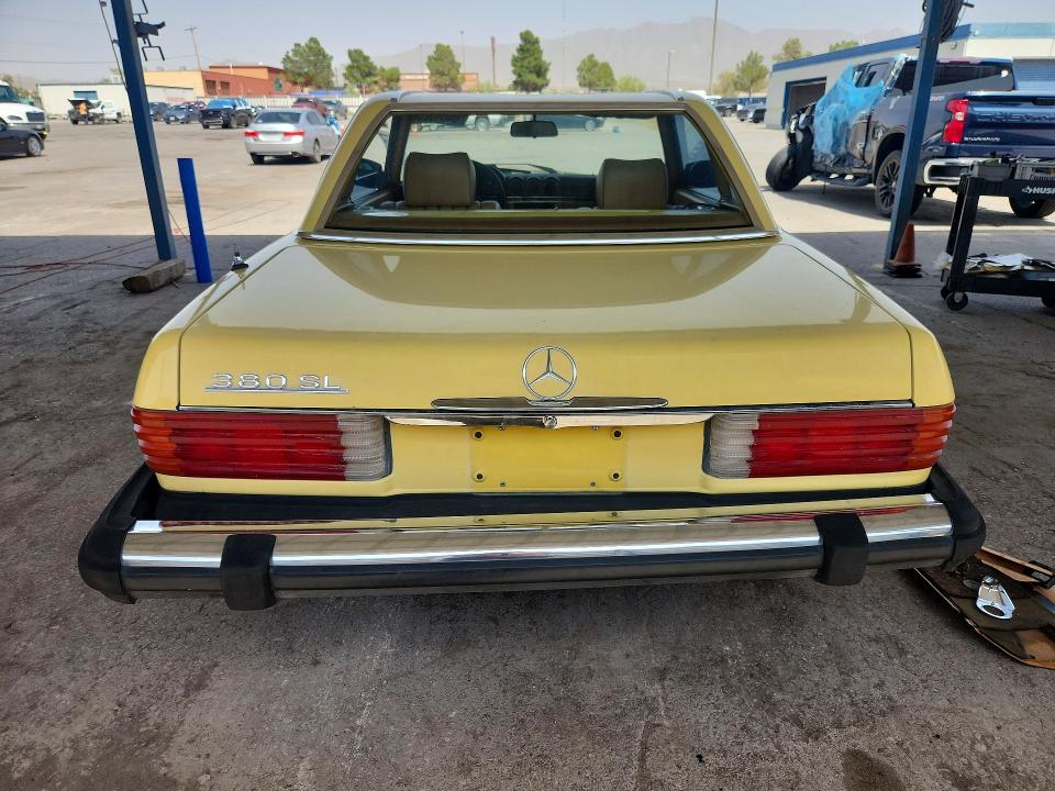 64040206 :رقم المزاد ، WDBBA45A6BB004011 vin ، 1981 Mercedes-benz 380 مزاد بيع