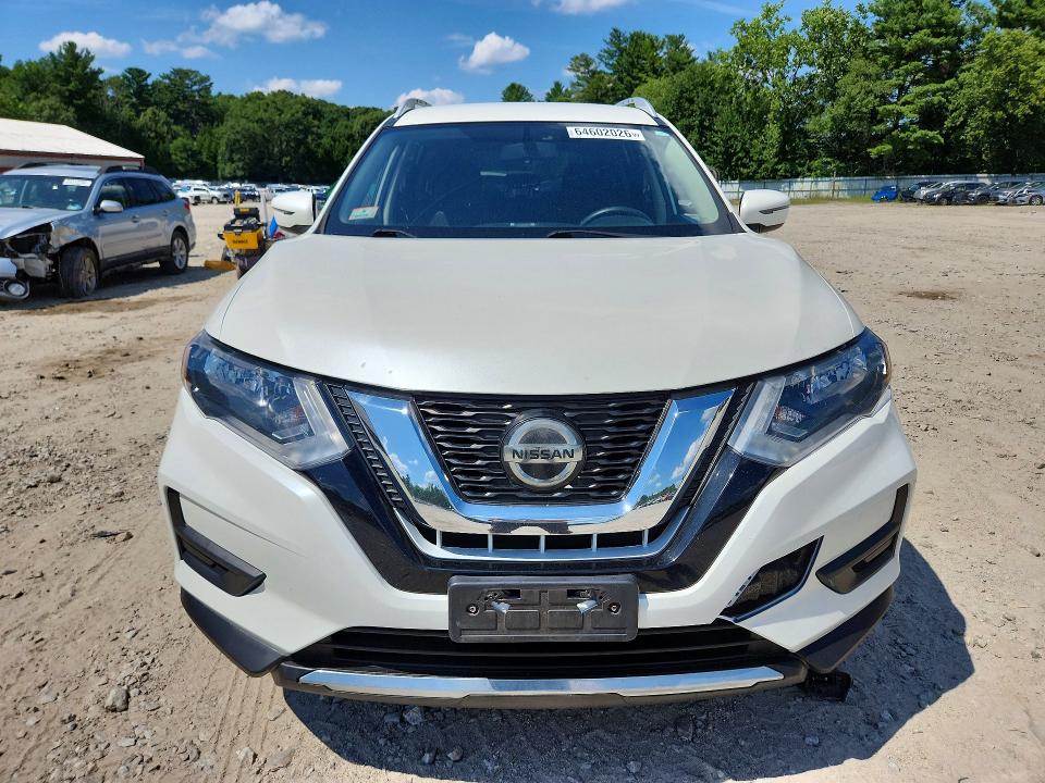 64602026 :رقم المزاد ، KNMAT2MV1JP557084 vin ، 2018 Nissan Rogue مزاد بيع