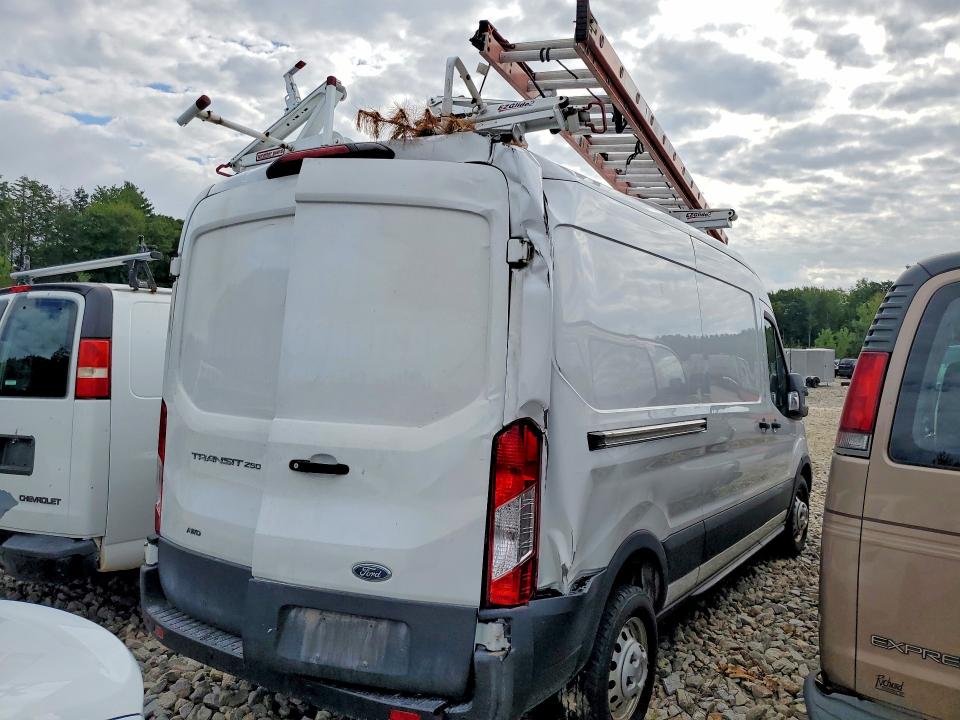 61020886 :رقم المزاد ، 1FTBR2C85NKA44874 vin ، 2022 Ford Transit مزاد بيع