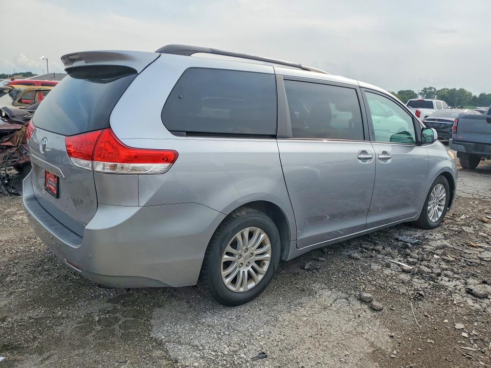 2011 Toyota Sienna მანქანა იყიდება აუქციონზე, vin: 5TDYK3DC6BS039551, აუქციონის ნომერი: 64137136