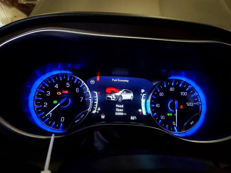 64969926 :رقم المزاد ، 2C4RC1EG1JR121766 vin ، 2018 Chrysler Pacifica مزاد بيع