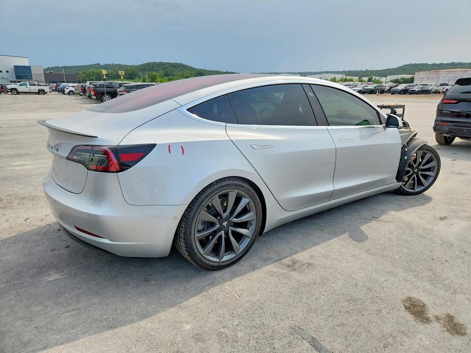 2018 Tesla Model 3 მანქანა იყიდება აუქციონზე, vin: 5YJ3E1EA0JF020175, აუქციონის ნომერი: 64576406