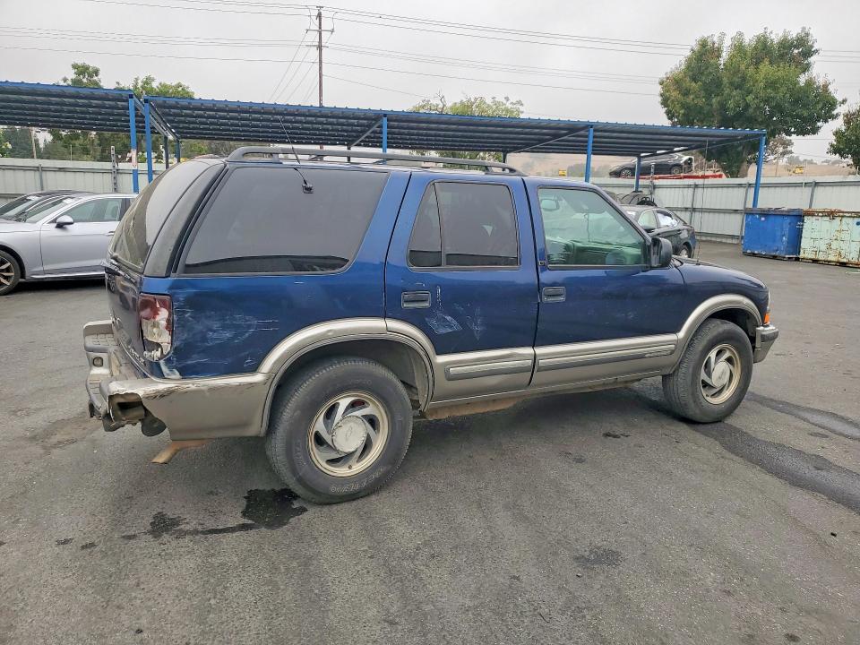 65885926 :رقم المزاد ، 1GNDT13W1Y2387213 vin ، 2000 Chevrolet Blazer مزاد بيع