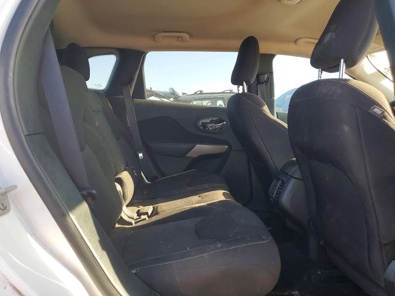 64897526 :رقم المزاد ، 1C4PJLCB0HW604151 vin ، 2017 Jeep Cherokee مزاد بيع