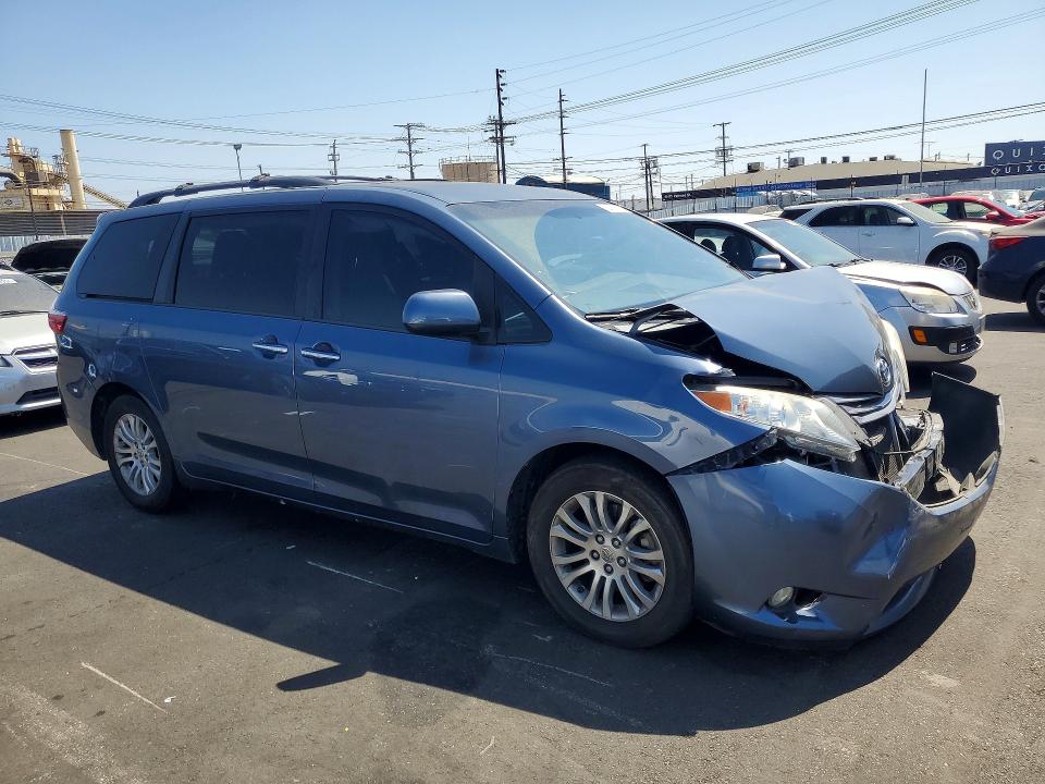 64017536 :رقم المزاد ، 5TDYK3DC9FS625585 vin ، 2015 Toyota Sienna مزاد بيع