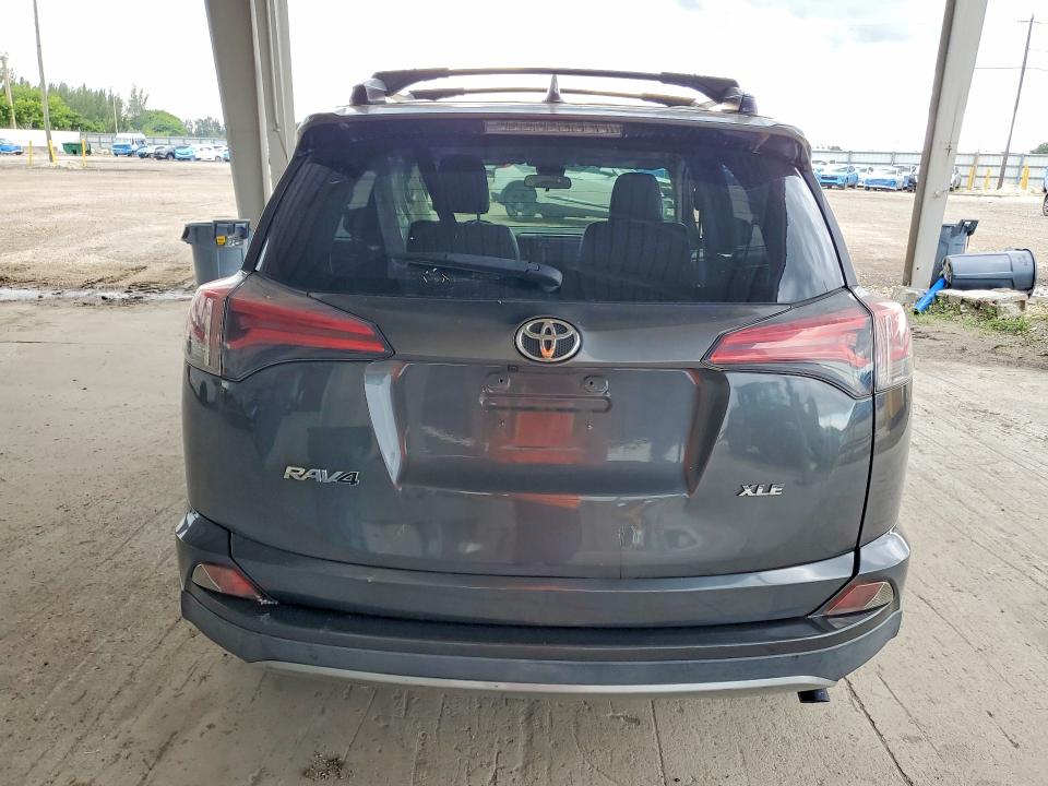 Auction sale of the 2018 Toyota Rav4, vin: JTMWFREV6JJ162681, lot number: 63252246