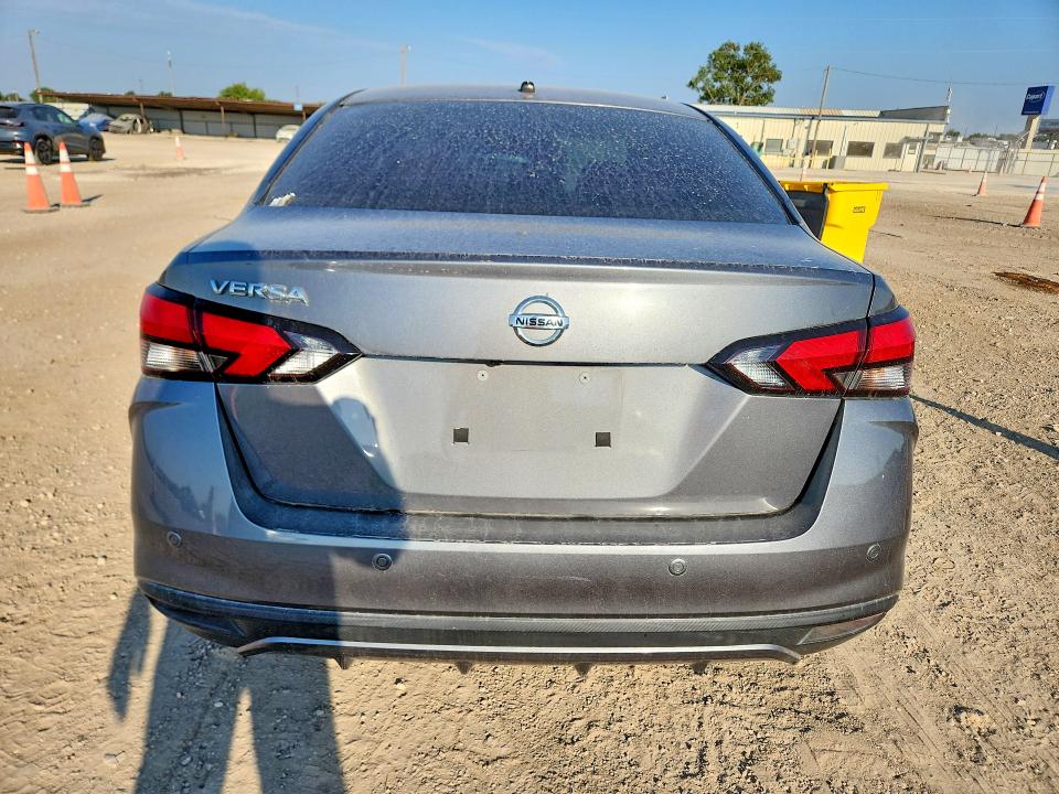 66745126 :رقم المزاد ، 3N1CN8DV0ML897111 vin ، 2021 Nissan Versa مزاد بيع