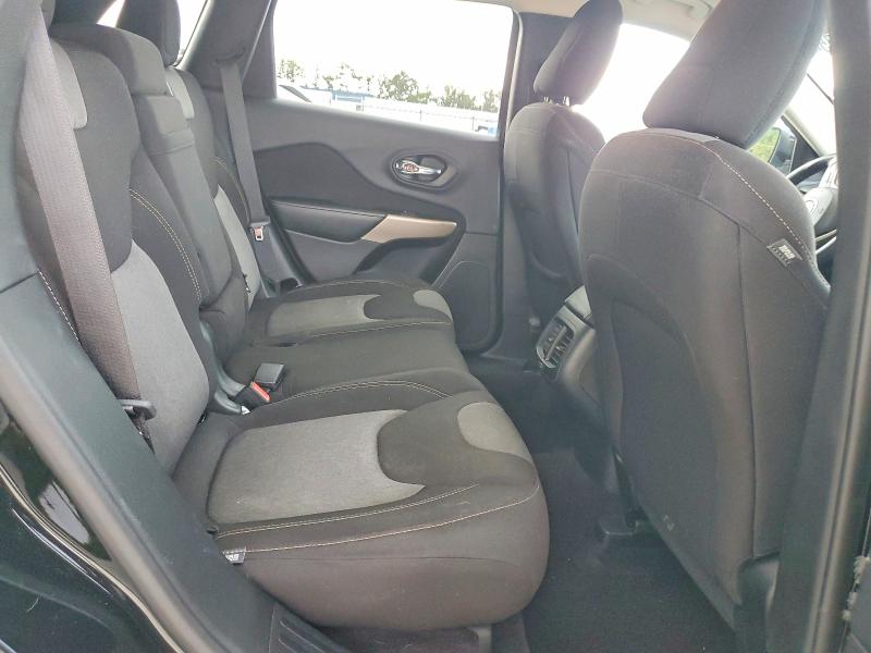 63730546 :رقم المزاد ، 1C4PJLCB1JD531180 vin ، 2018 Jeep Cherokee مزاد بيع