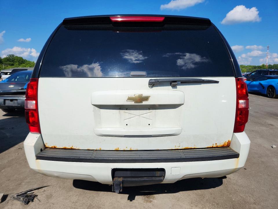 64303576 :رقم المزاد ، 1GNLC2E05BR372187 vin ، 2011 Chevrolet Tahoe مزاد بيع