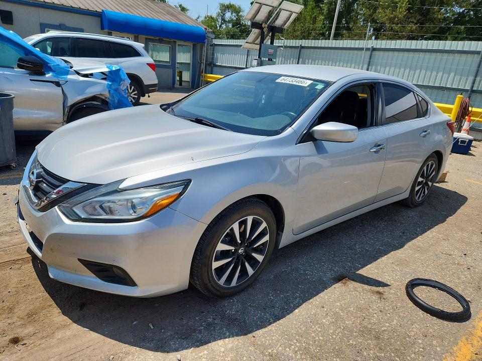 2018 Nissan Altima მანქანა იყიდება აუქციონზე, vin: 1N4AL3AP4JC204945, აუქციონის ნომერი: 64733466