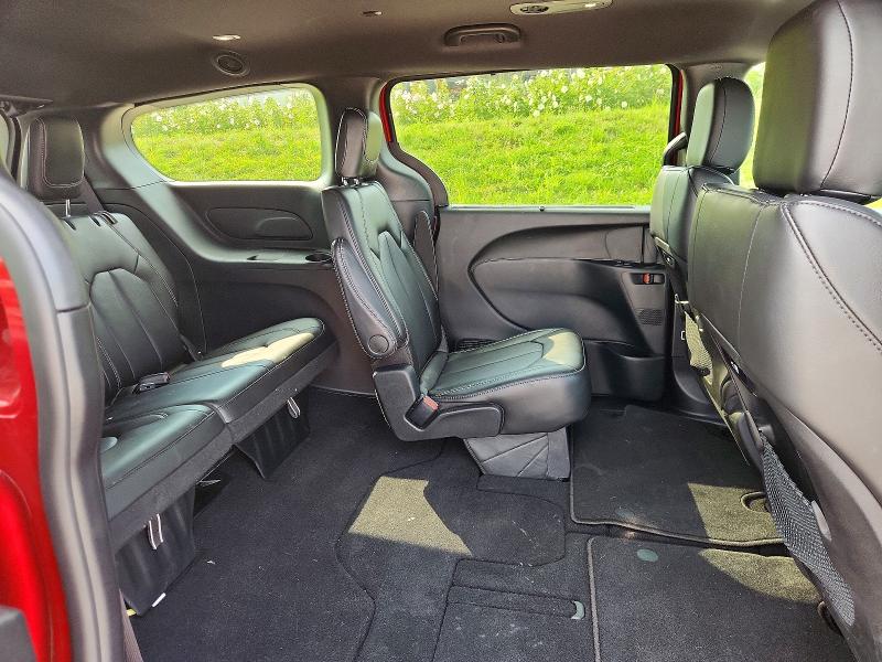 Продаж на аукціоні авто 2027 Chrysler Pacifica, vin: 2C4RC1BGXVR580207, номер лоту: 64005956
