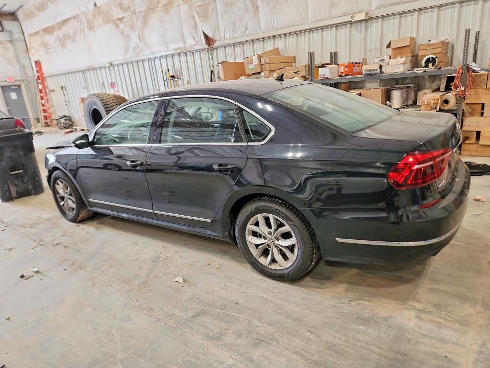 66071006 :رقم المزاد ، 1VWAT7A38HC045238 vin ، 2017 Volkswagen Passat مزاد بيع