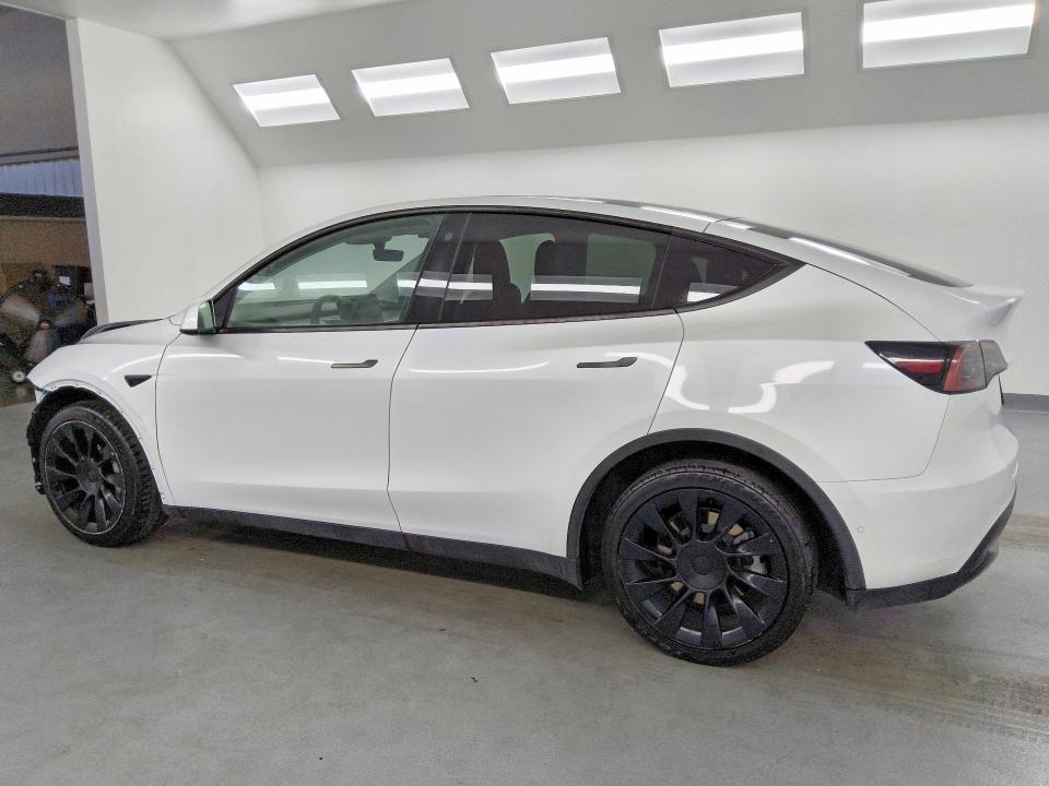 65602186 :رقم المزاد ، 7SAYGDEE7NF480897 vin ، 2022 Tesla Model Y مزاد بيع