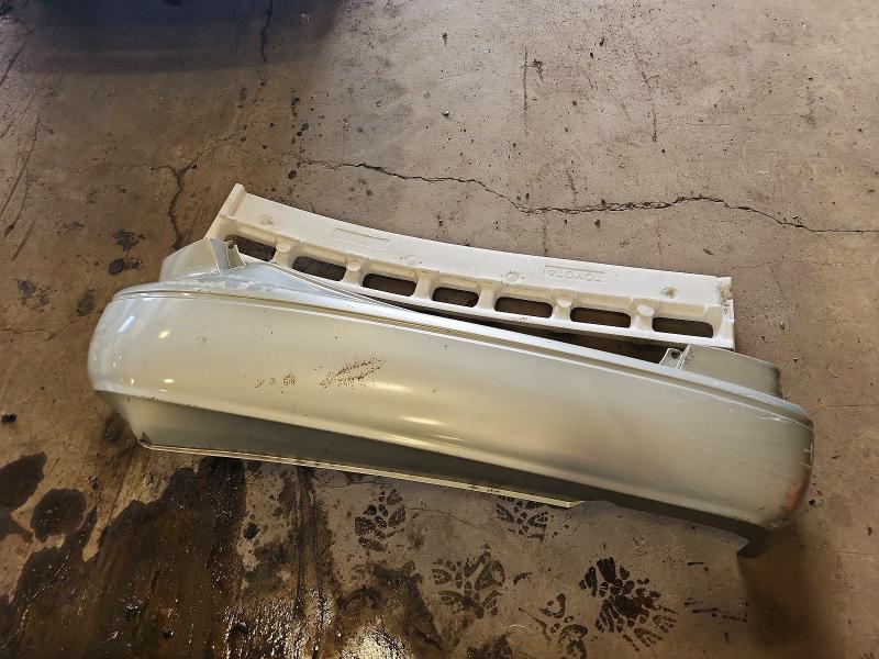 64608306 :رقم المزاد ، 4T1BG28K2YU689755 vin ، 2000 Toyota Camry مزاد بيع