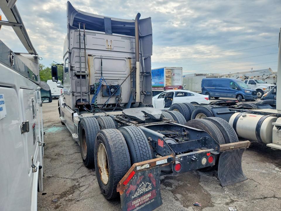 66579486 :رقم المزاد ، 4V4NC9EHXFN180314 vin ، 2015 Volvo Vn مزاد بيع