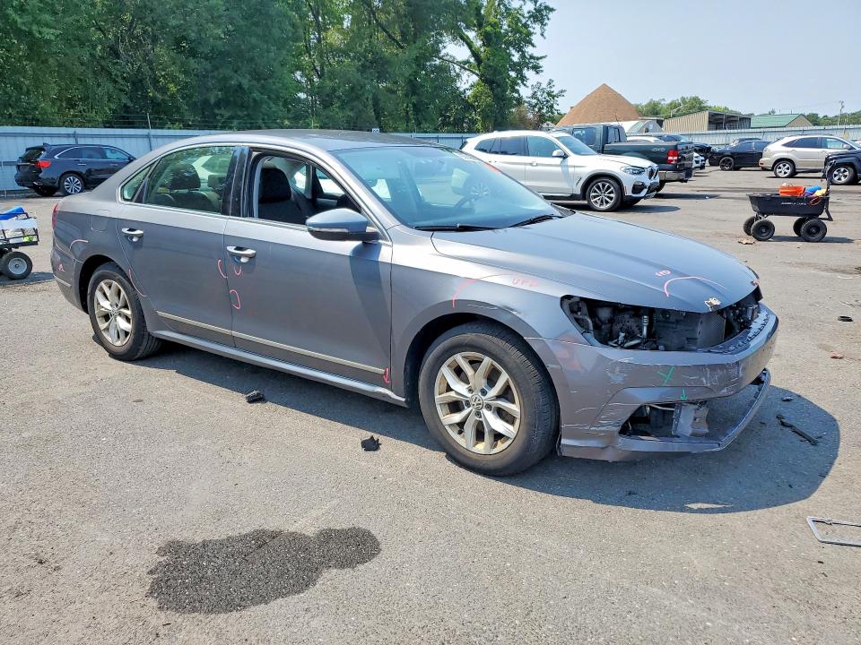 63748286 :رقم المزاد ، 1VWAT7A38HC031839 vin ، 2017 Volkswagen Passat مزاد بيع