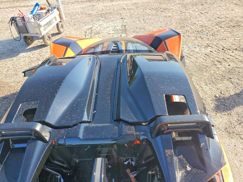 65340786 :رقم المزاد ، 57XAARFA1H8120884 vin ، 2017 Polaris Slingshot مزاد بيع