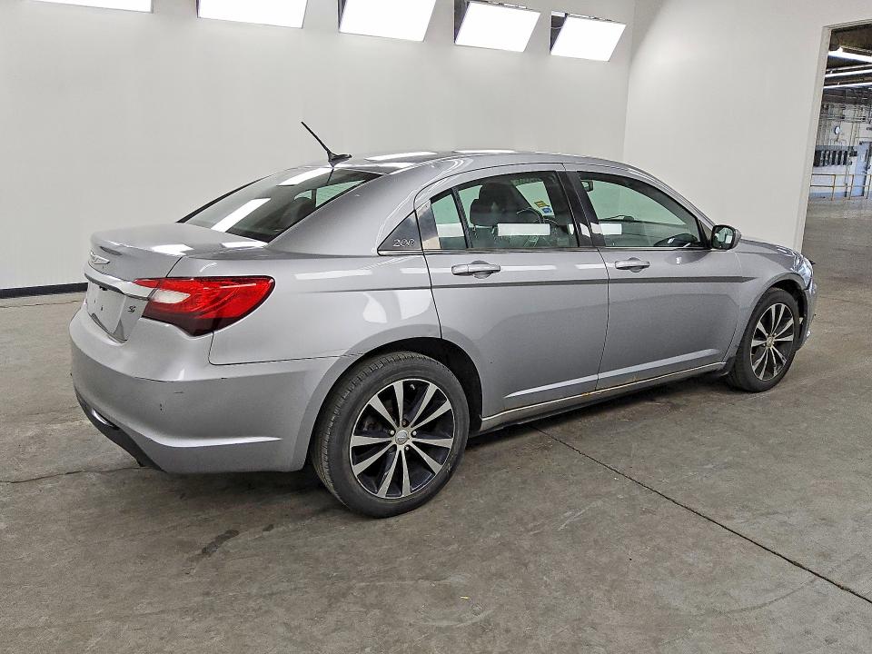 61455636 :رقم المزاد ، 1C3CCBBB4DN633354 vin ، 2013 Chrysler 200 مزاد بيع