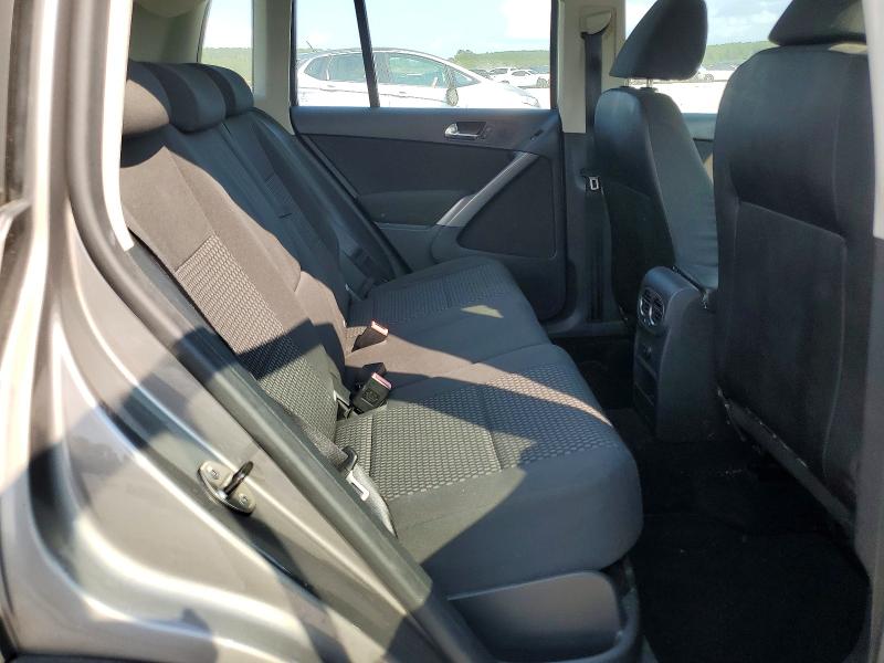 64943926 :رقم المزاد ، WVGAV7AXXAW511610 vin ، 2010 Volkswagen Tiguan مزاد بيع