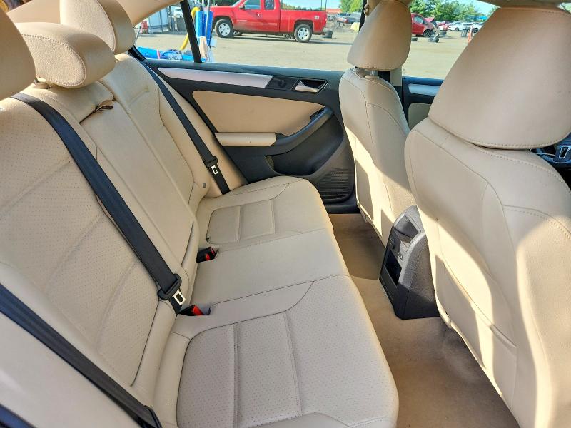 65634956 :رقم المزاد ، 3VWB17AJ1EM409857 vin ، 2014 Volkswagen Jetta مزاد بيع