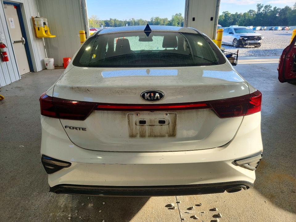 2021 Kia Forte მანქანა იყიდება აუქციონზე, vin: 3KPF24AD4ME395231, აუქციონის ნომერი: 65925466