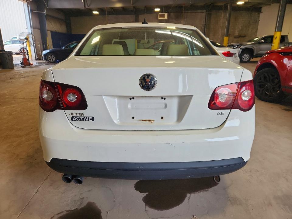 64921456 :رقم المزاد ، 3VWRZ71K29M172169 vin ، 2009 Volkswagen Jetta مزاد بيع