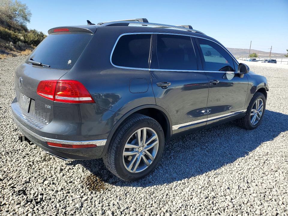 63786046 :رقم المزاد ، WVGEP9BP3FD002466 vin ، 2015 Volkswagen Touareg مزاد بيع
