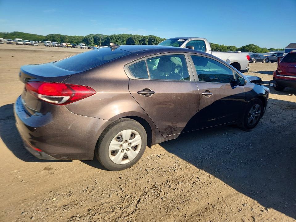 65393326 :رقم المزاد ، 3KPFK4A73JE181126 vin ، 2018 Kia Forte مزاد بيع