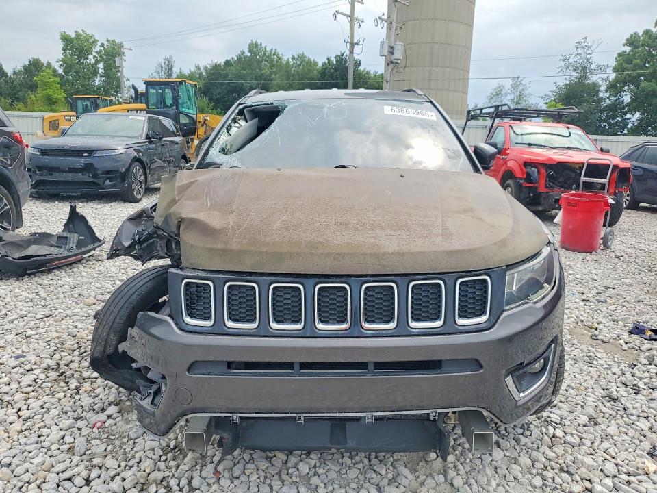 63865966 :رقم المزاد ، 3C4NJDBB9JT168314 vin ، 2018 Jeep Compass مزاد بيع